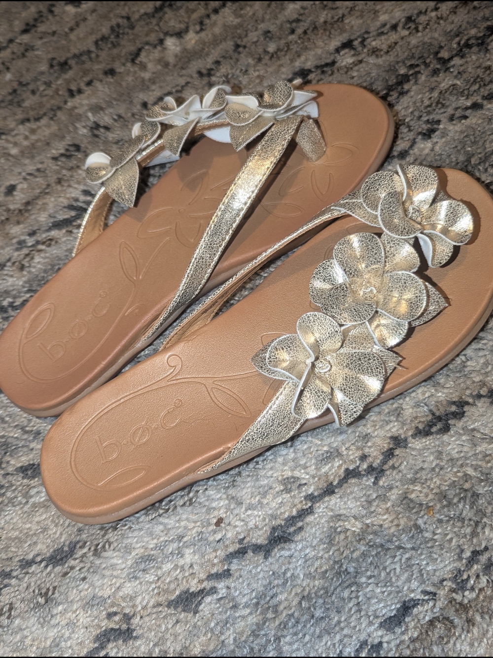 b.o.c. Women's Metallic Gold Floral Thong Sandals